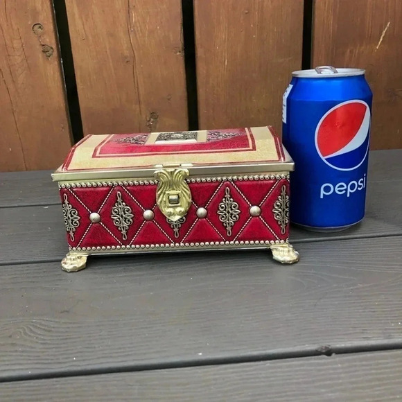 Vtg  Hinged Tin Box With Padlock - Picture 7 of 8